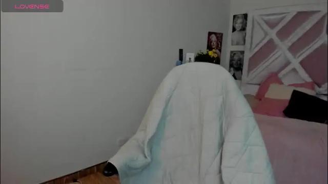 Image 2 of emilayton_ Stream on Chaturbate on 1 month ago