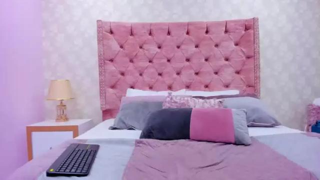 Image 4 of emilhy_thompson Stream on Chaturbate on 13 months ago