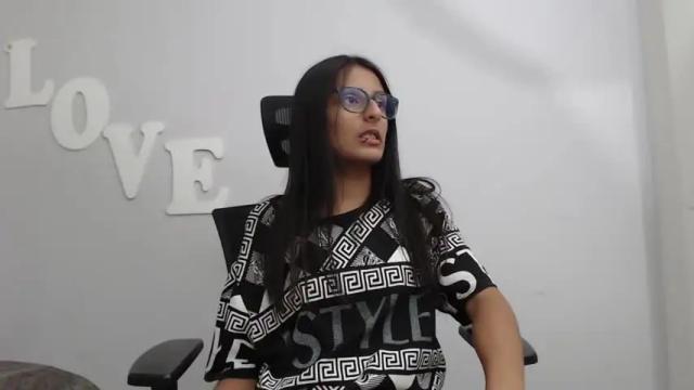 Image 12 of emilhy_thompson Stream on Chaturbate on 12 months ago