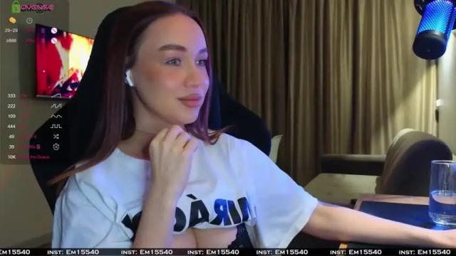 Image 12 of emili1_bc Stream on Chaturbate on 15 months ago