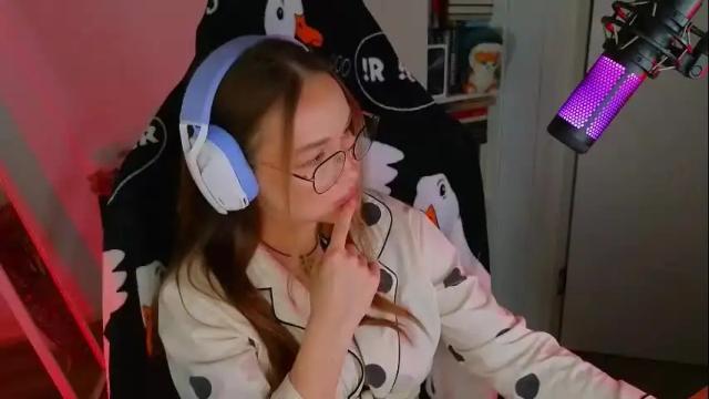 Image 10 of emili1_bc Stream on Chaturbate on 2 months ago