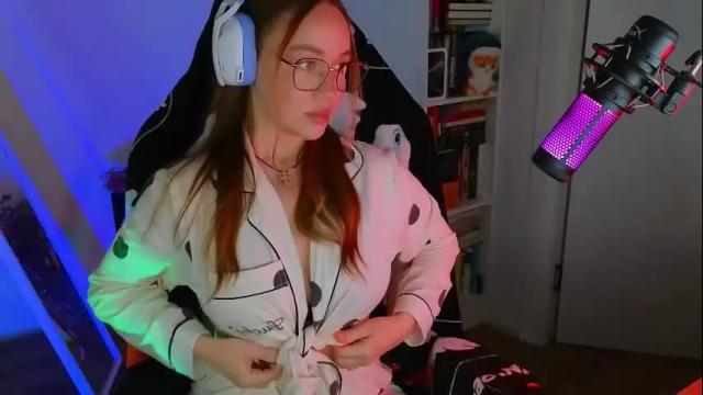 Image 6 of emili1_bc Stream on Chaturbate on 2 months ago