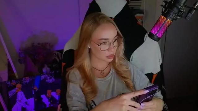 Image 10 of emili1_bc Stream on Chaturbate on 1 month ago