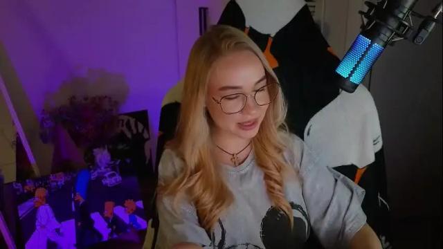 Image 4 of emili1_bc Stream on Chaturbate on 1 month ago