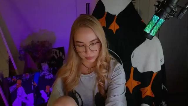Image 8 of emili1_bc Stream on Chaturbate on 1 month ago