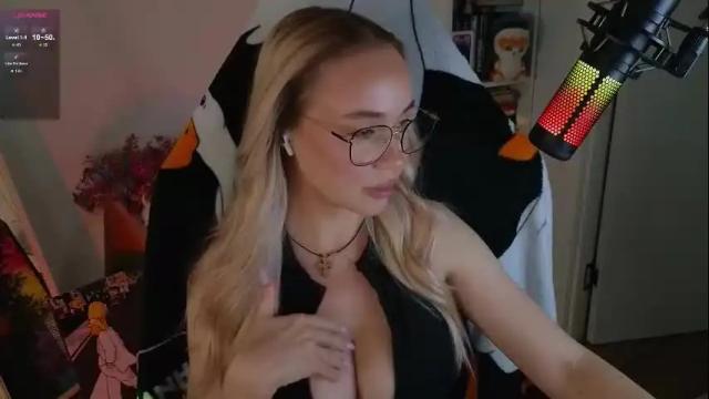 Image 11 of emili1_bc Stream on Chaturbate on 1 month ago
