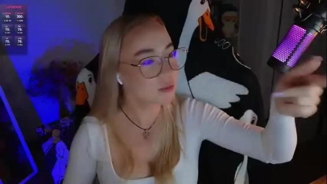 Image 11 of emili1_bc Stream on Chaturbate on 1 month ago