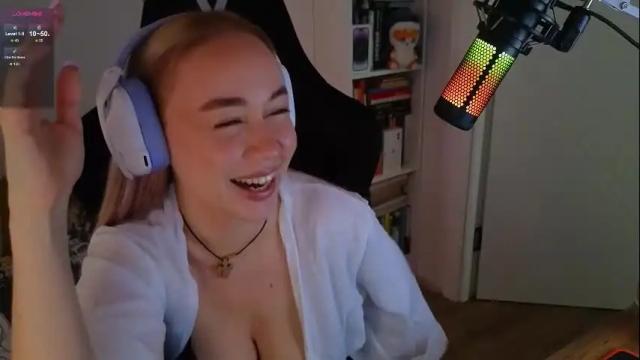 Image 3 of emili1_bc Stream on Chaturbate on 27 days ago