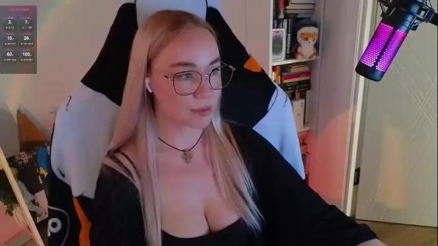 Image 2 of emili1_bc Stream on Chaturbate on 22 days ago