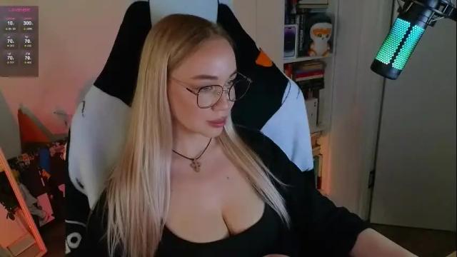 Image 3 of emili1_bc Stream on Chaturbate on 22 days ago