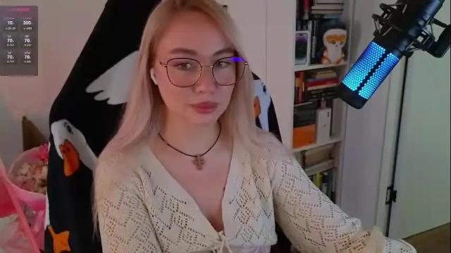 Image 3 of emili1_bc Stream on Chaturbate on 16 days ago