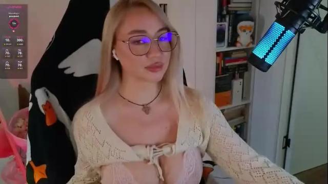 Image 6 of emili1_bc Stream on Chaturbate on 16 days ago