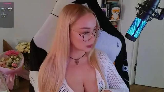 Image 3 of emili1_bc Stream on Chaturbate on 14 days ago