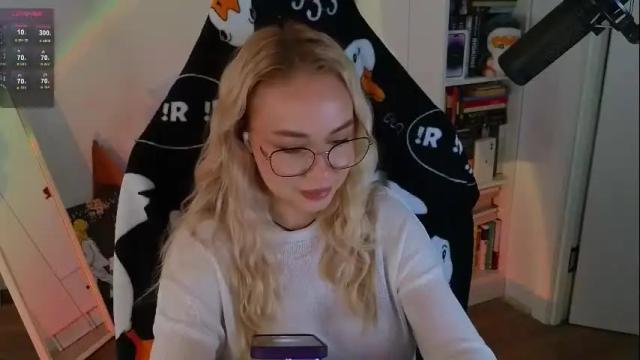 Image 11 of emili1_bc Stream on Chaturbate on 8 days ago