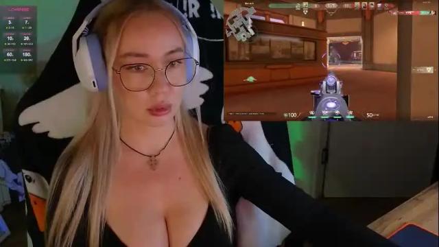Image 10 of emili1_bc Stream on Chaturbate on 5 days ago