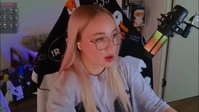 Image 8 of emili1_bc Stream on Chaturbate on 1 month ago