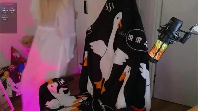 Image 3 of emili1_bc Stream on Chaturbate on 1 month ago
