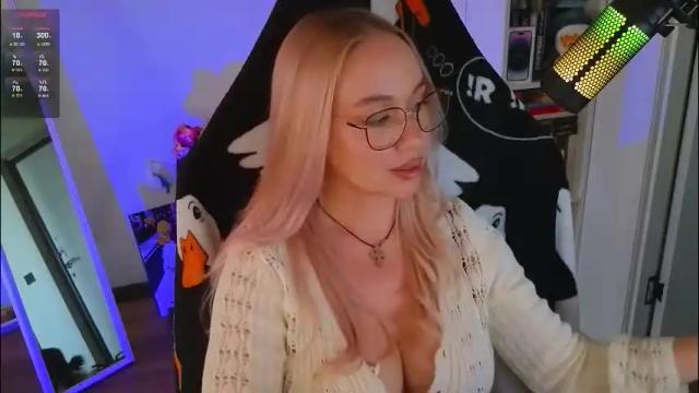 Image 12 of emili1_bc Stream on Chaturbate on 23 days ago