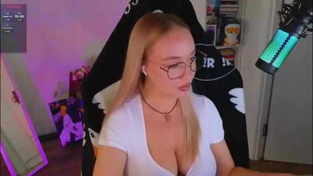 Image 7 of emili1_bc Stream on Chaturbate on 18 days ago