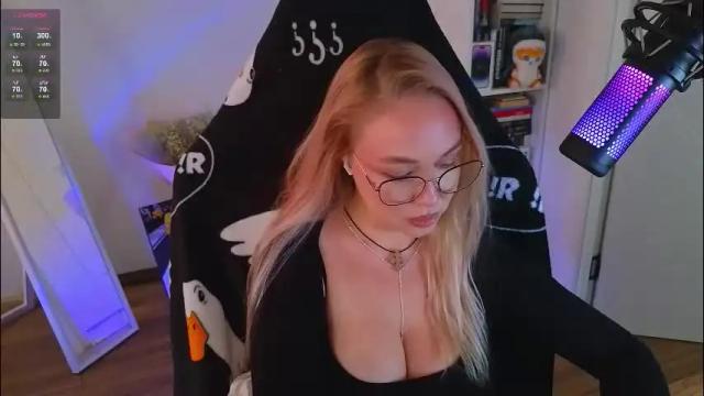 Image 12 of emili1_bc Stream on Chaturbate on 12 days ago