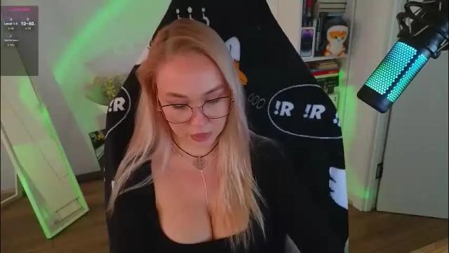 Image 7 of emili1_bc Stream on Chaturbate on 12 days ago