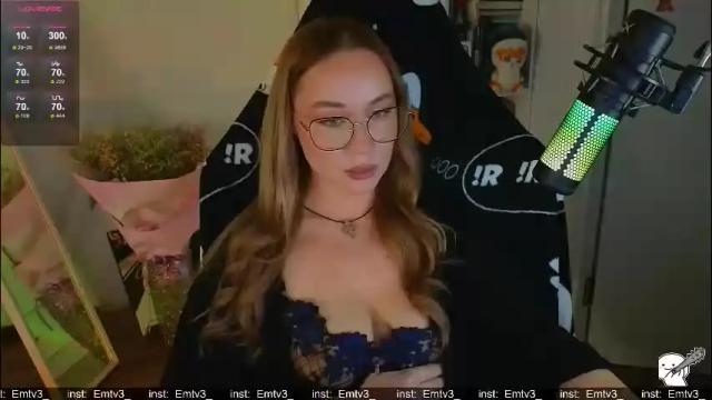 Image 10 of emili1_bc Stream on Chaturbate on 21 days ago