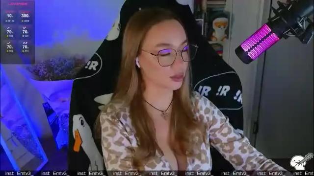 Image 6 of emili1_bc Stream on Chaturbate on 14 days ago