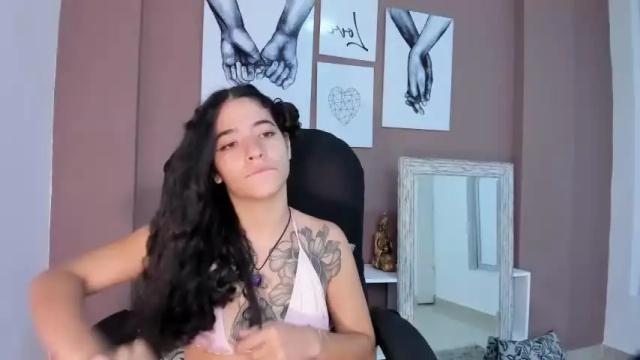 Image 12 of emili_roberts Stream on Chaturbate on 20 months ago
