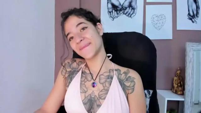 Image 3 of emili_roberts Stream on Chaturbate on 20 months ago