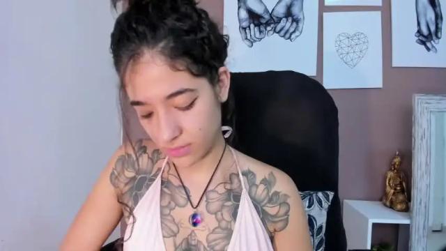 Image 4 of emili_roberts Stream on Chaturbate on 20 months ago