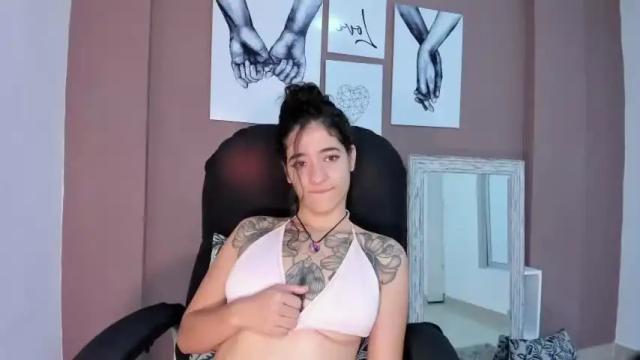 Image 6 of emili_roberts Stream on Chaturbate on 20 months ago