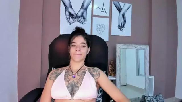 Image 7 of emili_roberts Stream on Chaturbate on 20 months ago