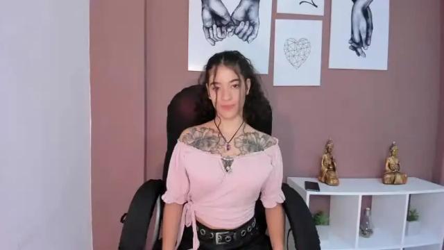 Image 3 of emili_roberts Stream on Chaturbate on 20 months ago