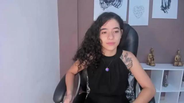 Image 2 of emili_roberts Stream on Chaturbate on 20 months ago