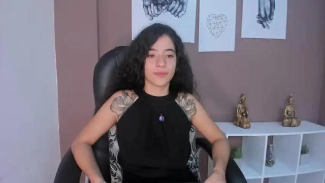 Image 6 of emili_roberts Stream on Chaturbate on 20 months ago