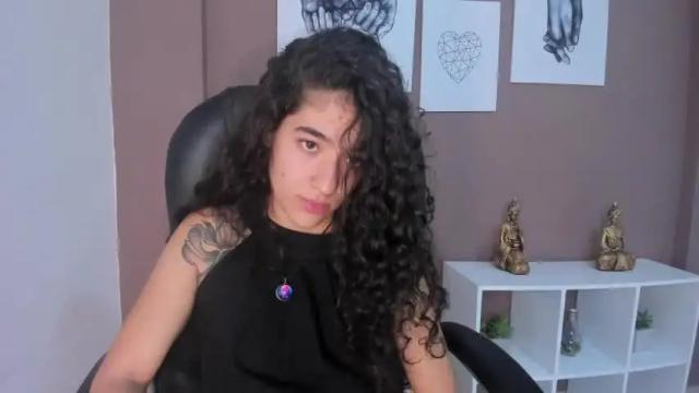 Image 7 of emili_roberts Stream on Chaturbate on 20 months ago