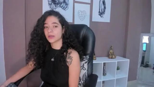 Image 8 of emili_roberts Stream on Chaturbate on 20 months ago