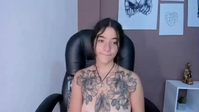 Image 8 of emili_roberts Stream on Chaturbate on 20 months ago