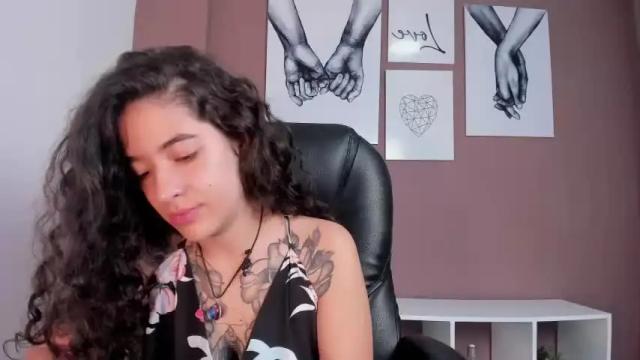 Image 12 of emili_roberts Stream on Chaturbate on 20 months ago