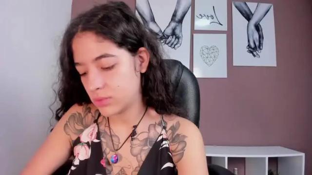 Image 4 of emili_roberts Stream on Chaturbate on 20 months ago