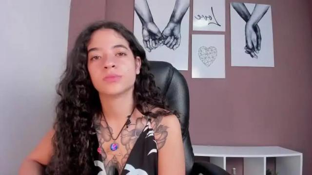 Image 7 of emili_roberts Stream on Chaturbate on 20 months ago