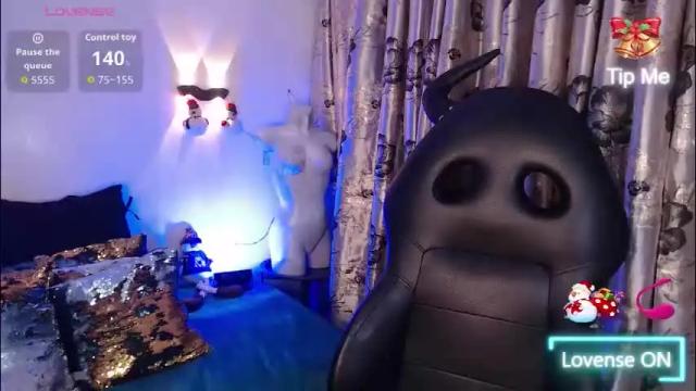 Image 10 of emili_roux Stream on Chaturbate on 22 days ago