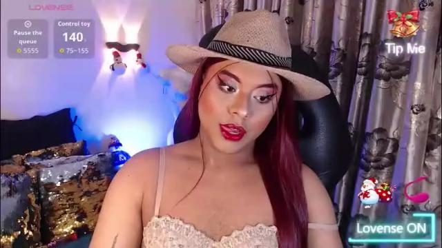 Image 7 of emili_roux Stream on Chaturbate on 18 days ago