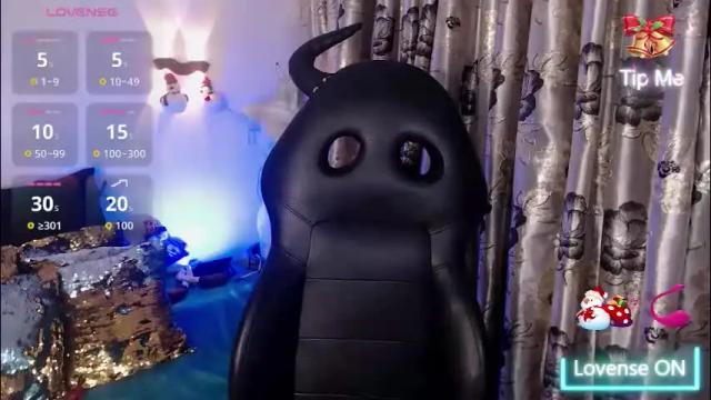 Image 2 of emili_roux Stream on Chaturbate on 17 days ago