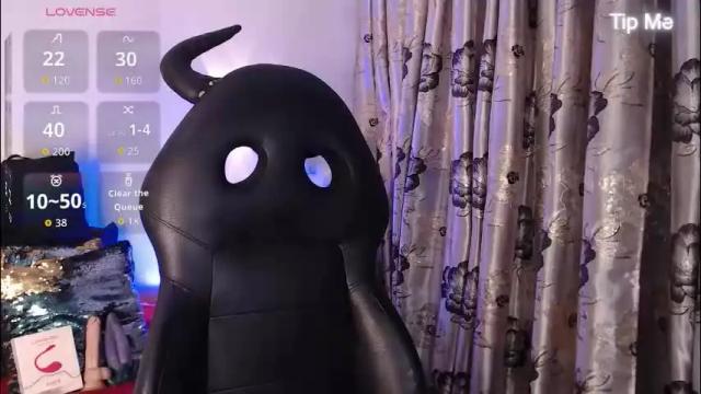 Image 3 of emili_roux Stream on Chaturbate on 11 days ago