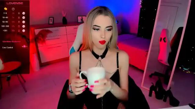 Image 2 of emilia_klar Stream on Chaturbate on 1 month ago