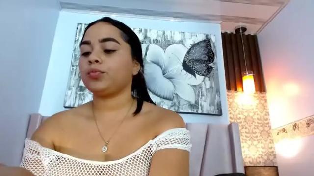 Image 3 of emilia_rouss Stream on Chaturbate on 18 months ago