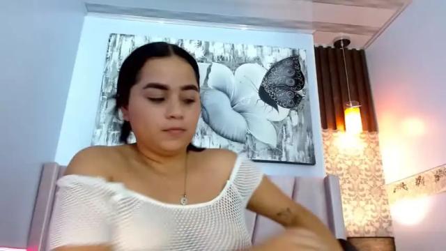 Image 4 of emilia_rouss Stream on Chaturbate on 18 months ago