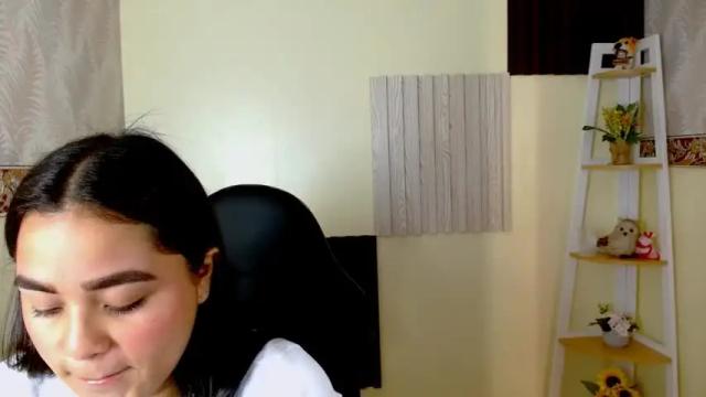 Image 2 of emilia_rouss Stream on Chaturbate on 18 months ago