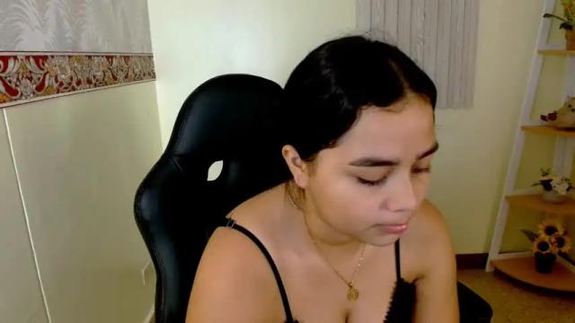 Image 3 of emilia_rouss Stream on Chaturbate on 17 months ago